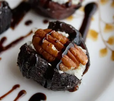 Dried Figs with Traditional Barrel Aged Balsamic and  Mascarpone Recipe